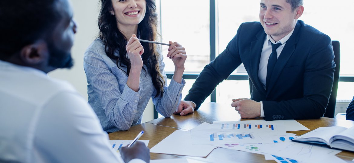 actitud servicio al cliente-min