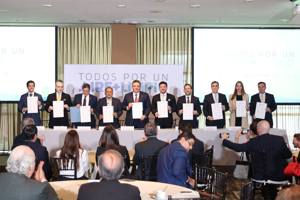 La iniciativa agrupa a empresarios, dependencias y municipios bajo una estrategia con 20 líneas de acción en movilidad, control de emisiones y tecnología limpias.