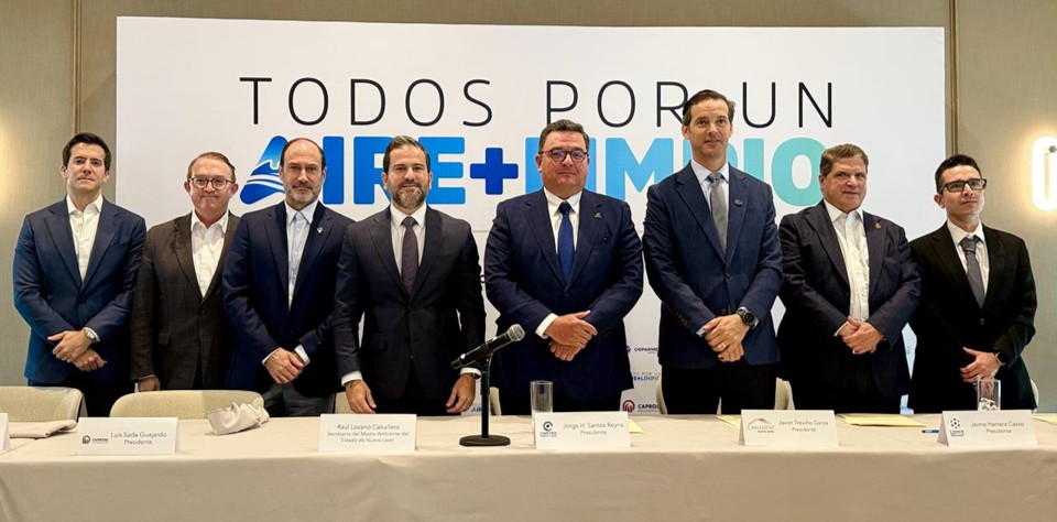 La Secretaría de Medio Ambiente informó avances en monitoreo ambiental, combate a tiraderos clandestinos, reforestación y movilidad sustentable tras el acuerdo firmado con cámaras empresariales.